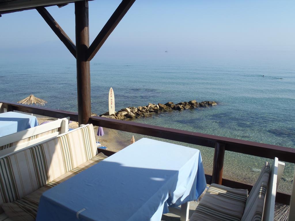 Loukas Apartments On The Waves Tragaki Room photo