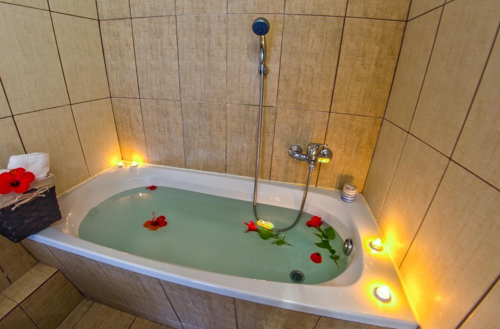 Loukas Apartments On The Waves Tragaki Room photo